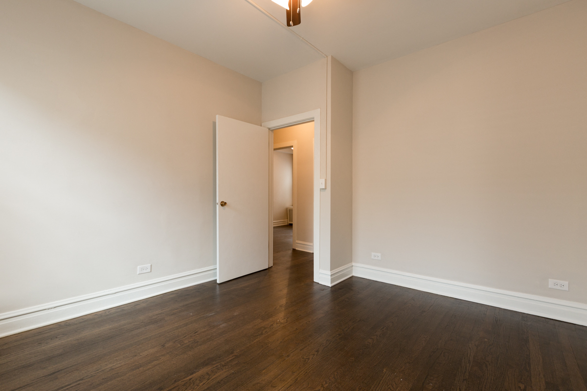 bedroom renovated apartment hyde park chicago one bedroom apartment